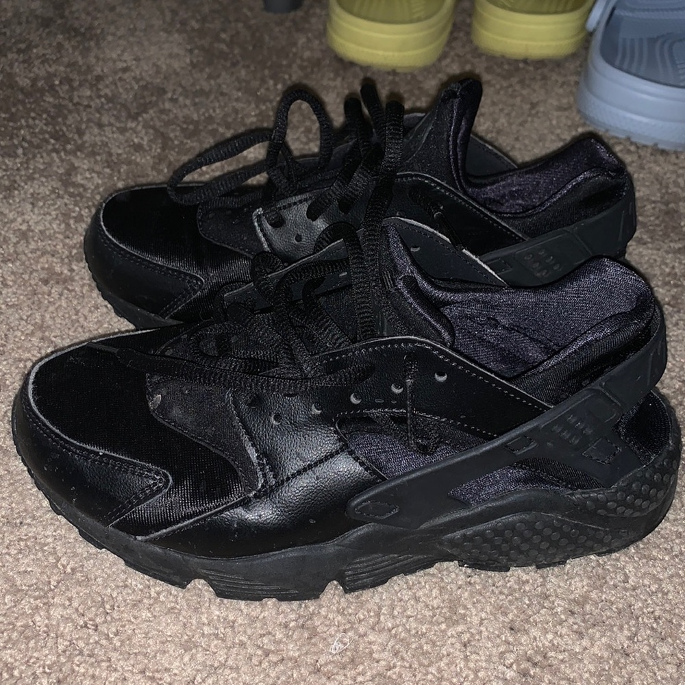 All black Nike huaraches